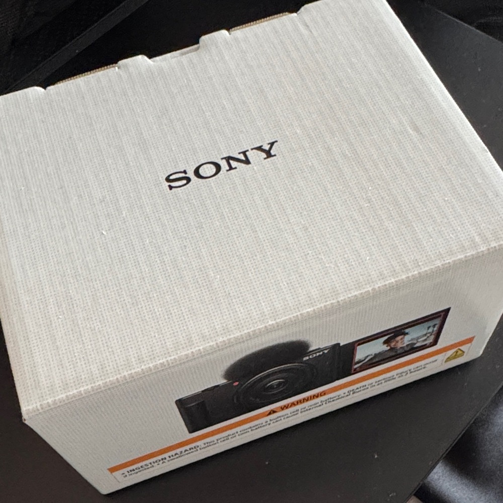 Sony Digital Camera ZV-1F Brand New (Open to Negotiate)